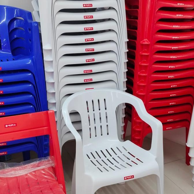 Kursi Plastik Sandaran Tangan Lion Star EC-6 Impala Chair Ukuran 582 x 570 x H 740 mm | Kursiplastik.id | Raja Plastik Indonesia