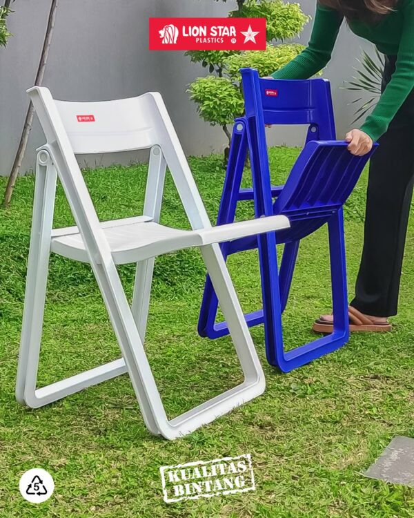 KURSI PLASTIK LIPAT INDOOR OUTDOOR LION STAR FC-8 FOLDING CHAIR: Kursi Plastik Lipat Modern yang Praktis, Ringkas, dan Multifungsi